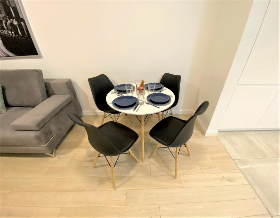 Exclusive 2Br! Apartment In Center +Netflix +Gym وارسو المظهر الخارجي الصورة
